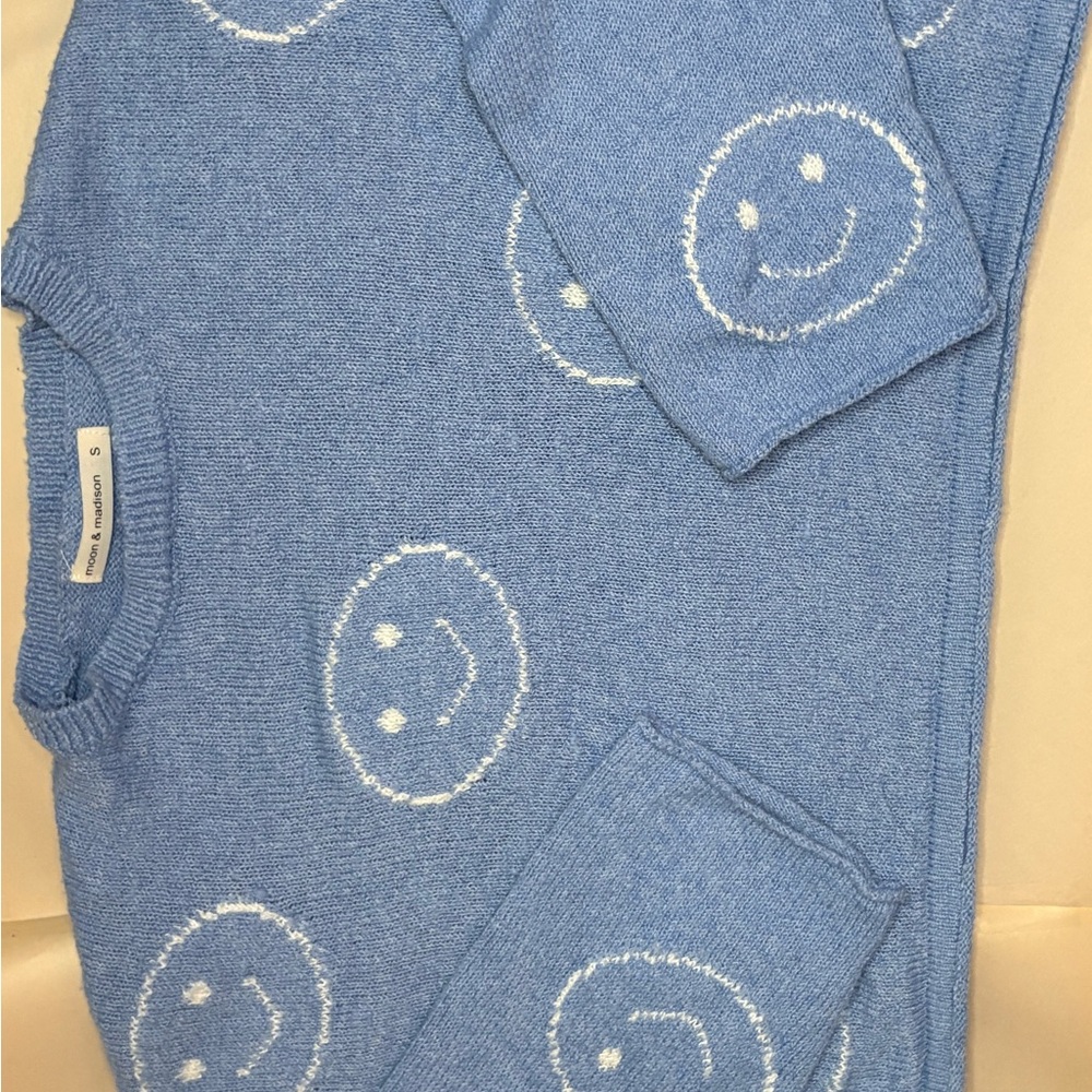 Brandy Melville Blue Smiley Crop Top